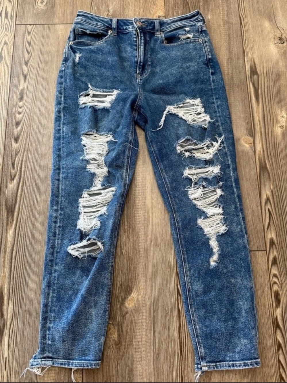American Eagle Outfitters Mom Jeans